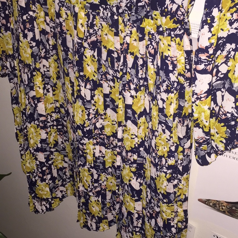Best Society Floral Pleated Dress - Picture 4 of 6